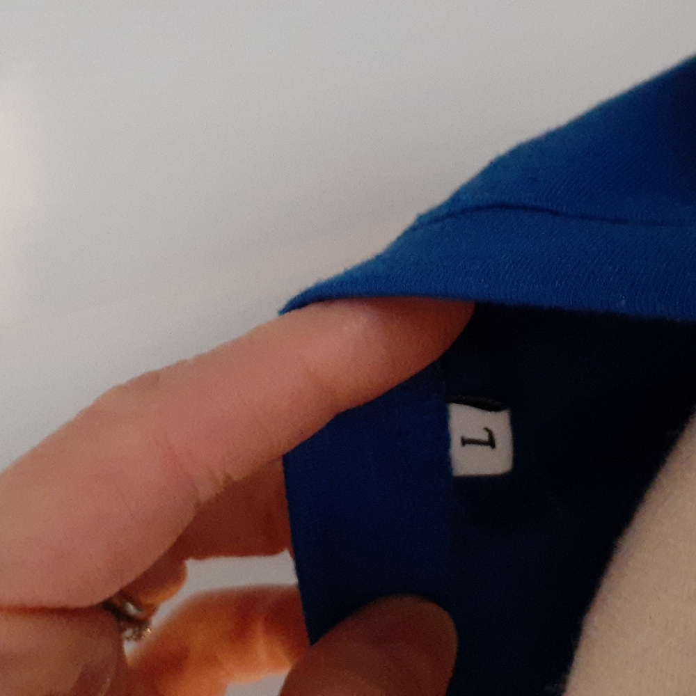 Basic v-neck tee - Picture 3 of 3